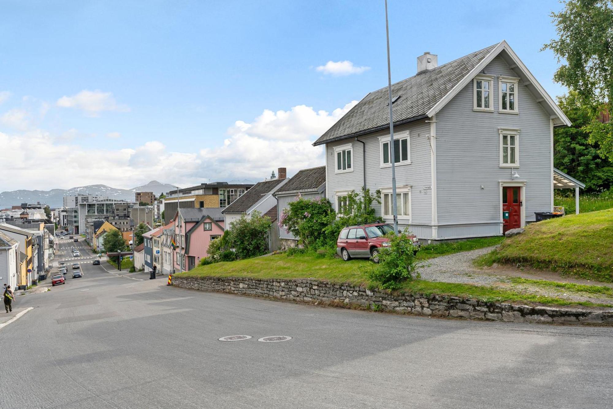 Arctic Homes - Historical Tromso House With View Bagian luar foto